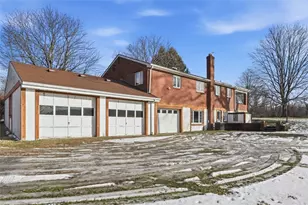 2464 Henry Ln, Pittsburgh, PA 15143 - Photo 3