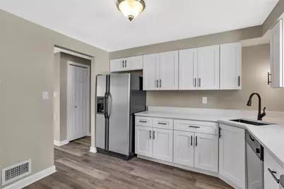 739 Bar Harbor Dr, Pittsburgh, PA 15239 - Photo 5