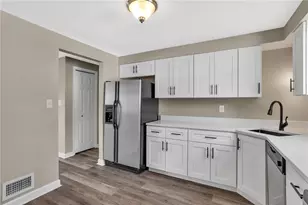 739 Bar Harbor Dr, Pittsburgh, PA 15239 - Photo 5