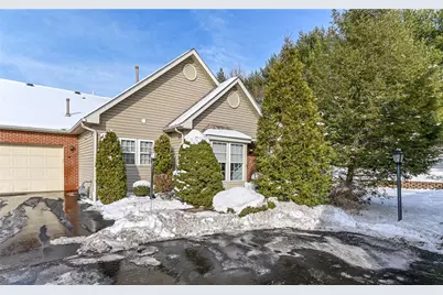 710 Spencer Woods Dr, Pittsburgh, PA 15116 - Photo 1