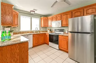 710 Spencer Woods Dr, Pittsburgh, PA 15116 - Photo 9