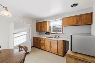 2503 Poinsettia Dr, White Oak, PA 15131 - Photo 17