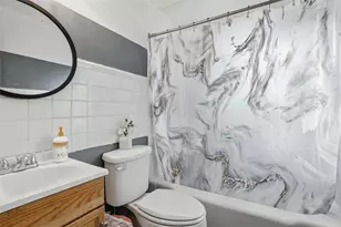 2402 Laketon Rd, Pittsburgh, PA 15221 - Photo 13