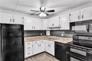 2401 Charlemagne Cir, Ross Twp, PA 15237 - Photo 7