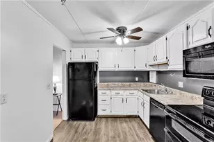 2401 Charlemagne Cir, Ross Twp, PA 15237 - Photo 7