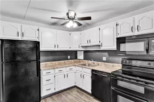 2401 Charlemagne Cir, Ross Twp, PA 15237 - Photo 7