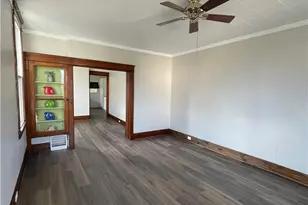 138 E Smithfield St, Mount Pleasant Township, PA 15666 - Photo 5