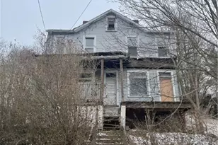 823 Grant St, McKeesport, PA 15132 - Photo 1