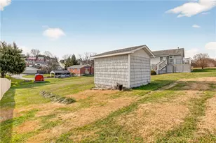 205 N Quarry St, Mt Pleasant Boro, PA 15666 - Photo 9