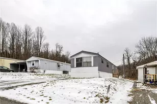 111 Dancer Ln, Jeannette, PA 15644 - Photo 3