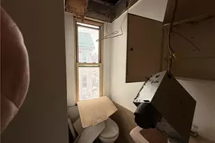 404 E Locust St, Butler, PA 16001 - Photo 9