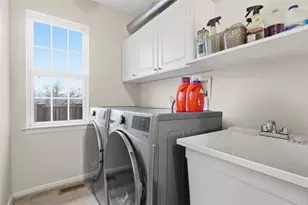 251 Field Club Cir, Robinson Twp, PA 15136 - Photo 23