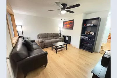 210 N 4th St, Jeannette, PA 15644 - Photo 5