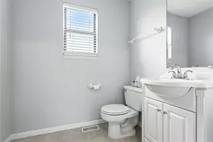 162 Woodhaven Dr, Seven Fields Boro, PA 16046 - Photo 9