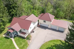 955 Woodside Ave, Ellwood City, PA 16117 - Photo 1