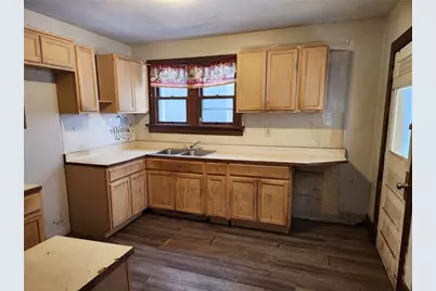 399 Baldwin Ave, Sharon, PA 16146 - Photo 5