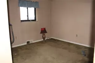 318 Rockfield Rd, Scott Township, PA 15243 - Photo 9