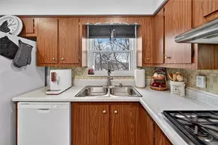 6711 E Barivista Dr, Pittsburgh, PA 15147 - Photo 15