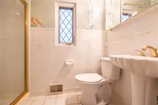 46 Standish Blvd, Pittsburgh, PA 15228 - Photo 17