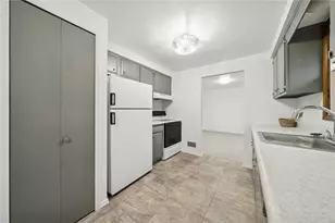 690 Pine Valley Dr, Pittsburgh, PA 15239 - Photo 3