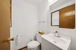 690 Pine Valley Dr, Pittsburgh, PA 15239 - Photo 17