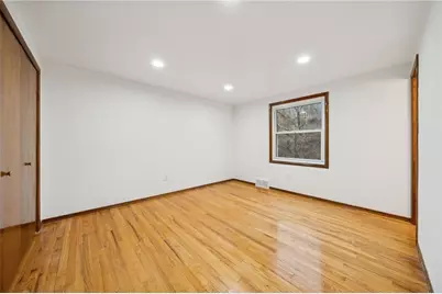 690 Pine Valley Dr, Pittsburgh, PA 15239 - Photo 15