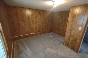 728 Crescent Ave, Ellwood City, PA 16117 - Photo 11