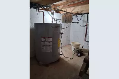 418 Vance Dr, Smith Township, PA 15021 - Photo 13