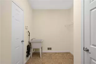 205 Maple Ridge Dr, Cecil, PA 15317 - Photo 19