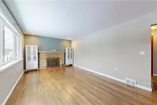 820 Sunset Dr, Center Township, PA 16001 - Photo 7