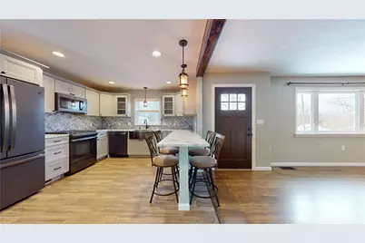 820 Sunset Dr, Center Township, PA 16001 - Photo 9