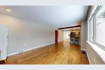 820 Sunset Dr, Center Township, PA 16001 - Photo 5