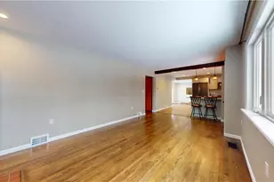 820 Sunset Dr, Center Township, PA 16001 - Photo 5