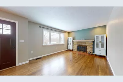 820 Sunset Dr, Center Township, PA 16001 - Photo 3