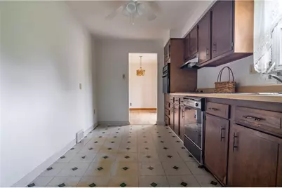 2429 Rose Garden Rd, Green Tree, PA 15220 - Photo 7