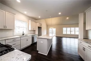 1041 Lakeside Dr, McDonald, PA 15057 - Photo 9