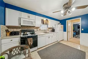 208 Crescent Garden Dr, Pittsburgh, PA 15235 - Photo 11