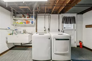 208 Crescent Garden Dr, Pittsburgh, PA 15235 - Photo 33