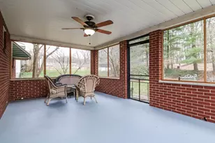 1025 Catherine Dr, Conway, PA 15027 - Photo 9