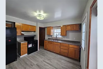 409 Mendelssohn Ave, Clairton, PA 15025 - Photo 3