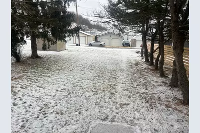 1020 Poe St, Vandergrift, PA 15690 - Photo 3