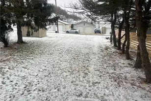 1020 Poe St, Vandergrift, PA 15690 - Photo 3