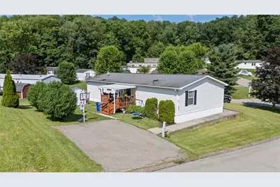 811 Maple Ct, Cranberry Township, PA 16066 - Photo 3