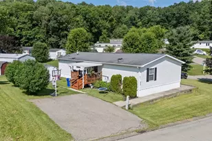 811 Maple Ct, Cranberry Township, PA 16066 - Photo 3