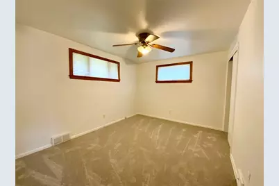 86 Thorncrest Dr, Kennedy Township, PA 15136 - Photo 9