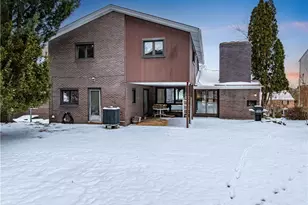 174 Main Entrance Dr, Pittsburgh, PA 15228 - Photo 5