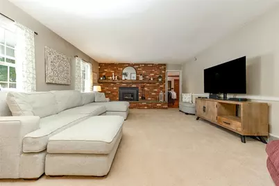 252 Leawood Dr, Neshannock Township, PA 16105 - Photo 17