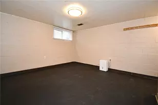 912 Country Club Dr, Pittsburgh, PA 15228 - Photo 23