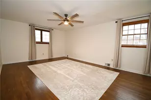 912 Country Club Dr, Pittsburgh, PA 15228 - Photo 15