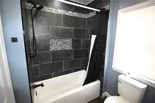 124 E Wallace Ave, New Castle, PA 16101 - Photo 11